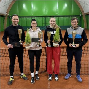 Finaliści Kat. Mikst Open: (od lewej) Leszek Wrzesień, Kasia Nowak, Iga Piotrowska, Michał Płatos